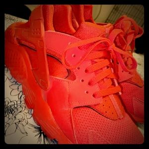 Red nike huaraches